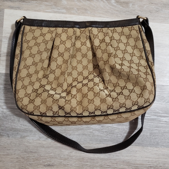 Gucci Handbags - Authentic Gucci crossbody bag